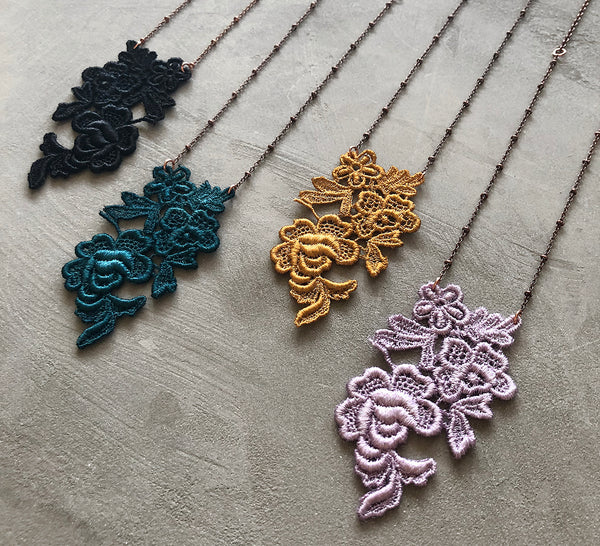 rosette long necklace