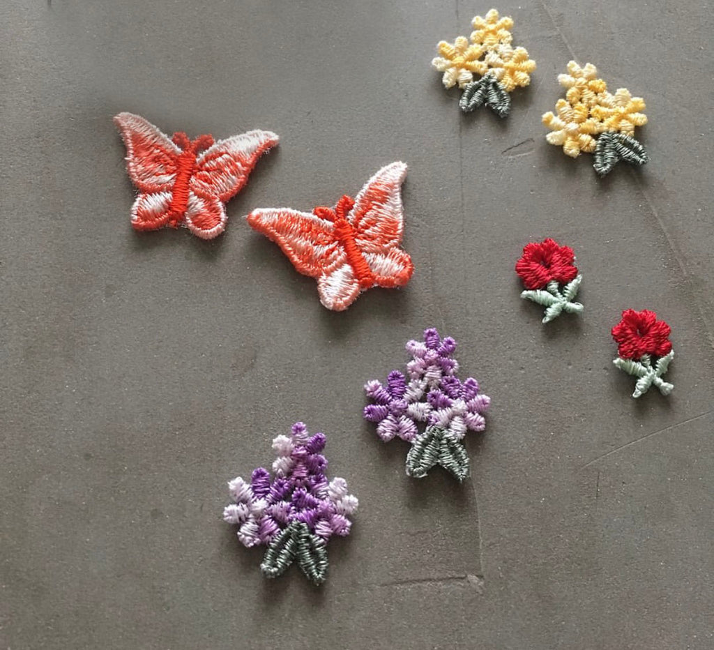 eva floral stud earrings (purple)
